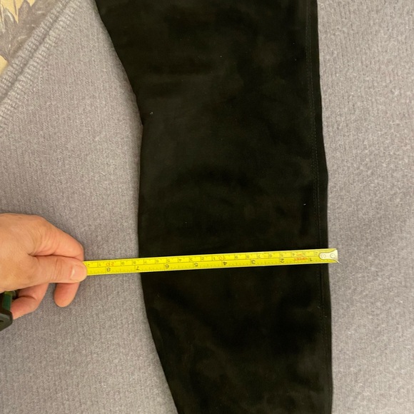 Suede boots they go over the knee. - Picture 11 of 12